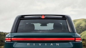 Rivian kompaniyasi yangi R2 yo'ltanlamaslarini iyun oyidan yetkazib beradi