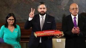 Maduro sudda ayblovlarni rad etdi, Karakasda vaziyat keskinlashdi