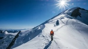 4000 metrda qolgan alpinistlar qutqarildi