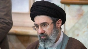 Eronning yangi oliy rahbari otasining vidolashuv marosimlarida ko'rinish bermadi