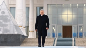 Shavkat Mirziyoyev signs the Peace Council Charter in Davos