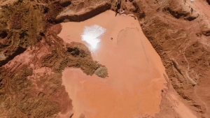 В результате обрушения незаконной золотой шахты на западе Мали погибли 48 человек