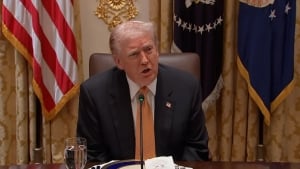 Трамп пообещал каждому американцу 2000 долларов