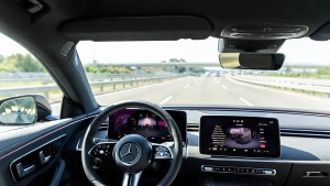 «Mersedes-Benz» avtomobillarda an’anaviy jismoniy tugmalarni qaytarishga qaror qildi