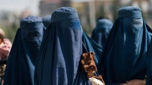 Hirotda ayollarga burqasiz muassasalarga kirish taqiqlandi