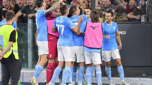 Lazio fans organized a protest against the president in the center of Rome