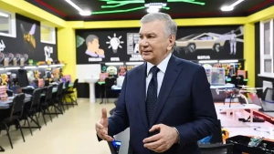 Шавкат Мирзиёев посетил новую школу, построенную в махалле Икота
