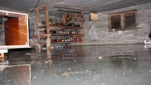 The water pipe burst in Zarafshon, causing damage to the houses