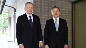 Shavkat Mirziyoyev Yaponiya imperatorini O‘zbekistonga taklif etdi