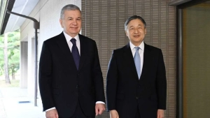 Shavkat Mirziyoyev Yaponiya imperatorini O‘zbekistonga taklif etdi
