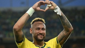 Neymar uch yil o'tib Braziliya terma jamoasiga qaytdi