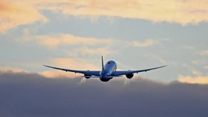 Iran reopens airspace after long break