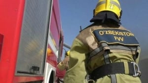 Jomboyda avtomobil yong‘ini tezda bartaraf etildi