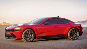 «Ford» kompaniyasi to'rt eshikli yangi «Mustang» sedanini namoyish etdi