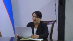 Sariosiyo hokim o‘rinbosari paxta terimiga majburladi