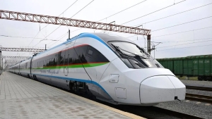 Prezident Mirziyoyev ilk zamonaviy tezyurar poyezd sinovini o'tkazdi