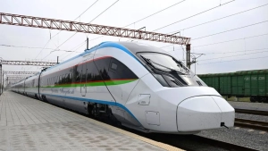 Prezident Mirziyoyev ilk zamonaviy tezyurar poyezd sinovini o'tkazdi