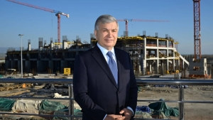 Mirziyoyev Yangi Toshkentdagi yangi futbol stadionini tekshirib chiqdi