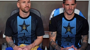 Messi and de Paul in the stands of the Inter Miami game