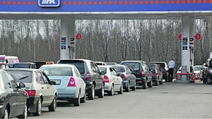 Rossiyada amaldorlar uchun benzin quyishda imtiyozli tartib joriy etildi