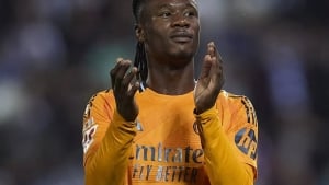 Luis Enrique is offering Kamavinga to PSG