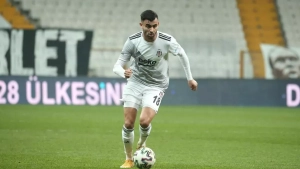 Lyon jamoasi Gezzal bilan shartnoma imzoladi