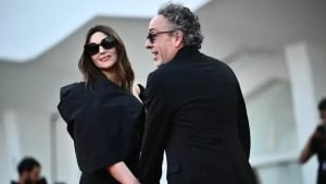 Tim Burton va Monika Belluchchi ajrashdi