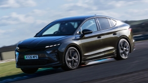 Skoda Enyaq VRS ikki dunyoning yig'ilgan kuchini ta'riflaydi