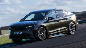 Skoda Enyaq VRS ikki dunyoning yig'ilgan kuchini ta'riflaydi