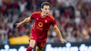 Edoardo Bove returns to the field after cardiac arrest