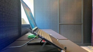 Lenovo представила самый тонкий и легкий ноутбук в мире