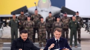 Зеленский и Макрон подписали соглашение по обороне Украины