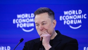 Ilon Mask toza energiyadan voz kechib gazdan foydalanmoqda