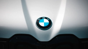 BMW kompaniyasi yangi yo'ltanlamas avtomobil loyihasini to'xtatishga qaror qildi