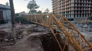 In Tashkent, a tower crane collapsed, and the operator died