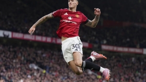 Manchester United won 10 consecutive matches