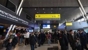 Rossiya osmonidagi havo hujumi xavfi: 350 ta reys bekor qilindi, o‘n minglab yo‘lovchilar sarson bo‘ldi