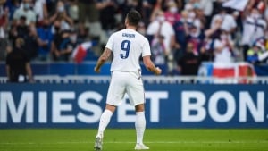 Olivier Giroud is considering continuing his career
