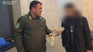 A citizen who illegally kept a rare bird in Fergana was detained