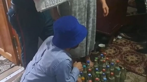 В Иштихане 71-летняя женщина задержана за наркотики