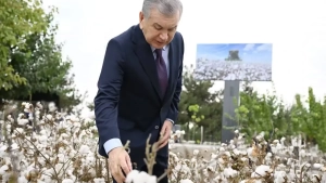 Mirziyoyev Namanganda yangi sanoat va ijtimoiy loyihalarni ko‘zdan kechirdi