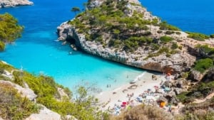 Mayorkada Kalo-de-Moro plyajida axlat muammosi yuzaga keldi