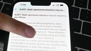Apple foydalanuvchilarni yirik josuslik hujumlari haqida rasman ogohlantirdi