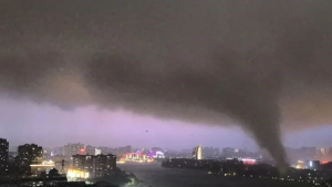 Xitoyda yuz bergan kuchli tornado oqibatida o'n bir kishi halok bo'ldi