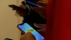 Fransiya maktablarida telefon taqiqi kengaytiriladi