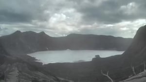Taal vulqoni uch marta portlab, kul sochdi