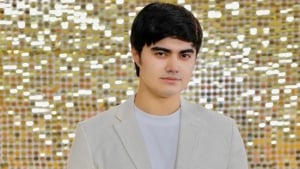 Шахзод Султонов подарил матери новый автомобиль