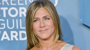 Jennifer Aniston denied plastic surgery
