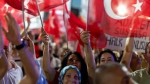 Istanbul hokimi va 47 kishi korrupsiyada hibsga olindi