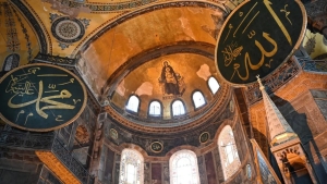 Istanbuldagi Ayo Sofiya masjidida Injil o'qigan rossiyaliklar ushlandi